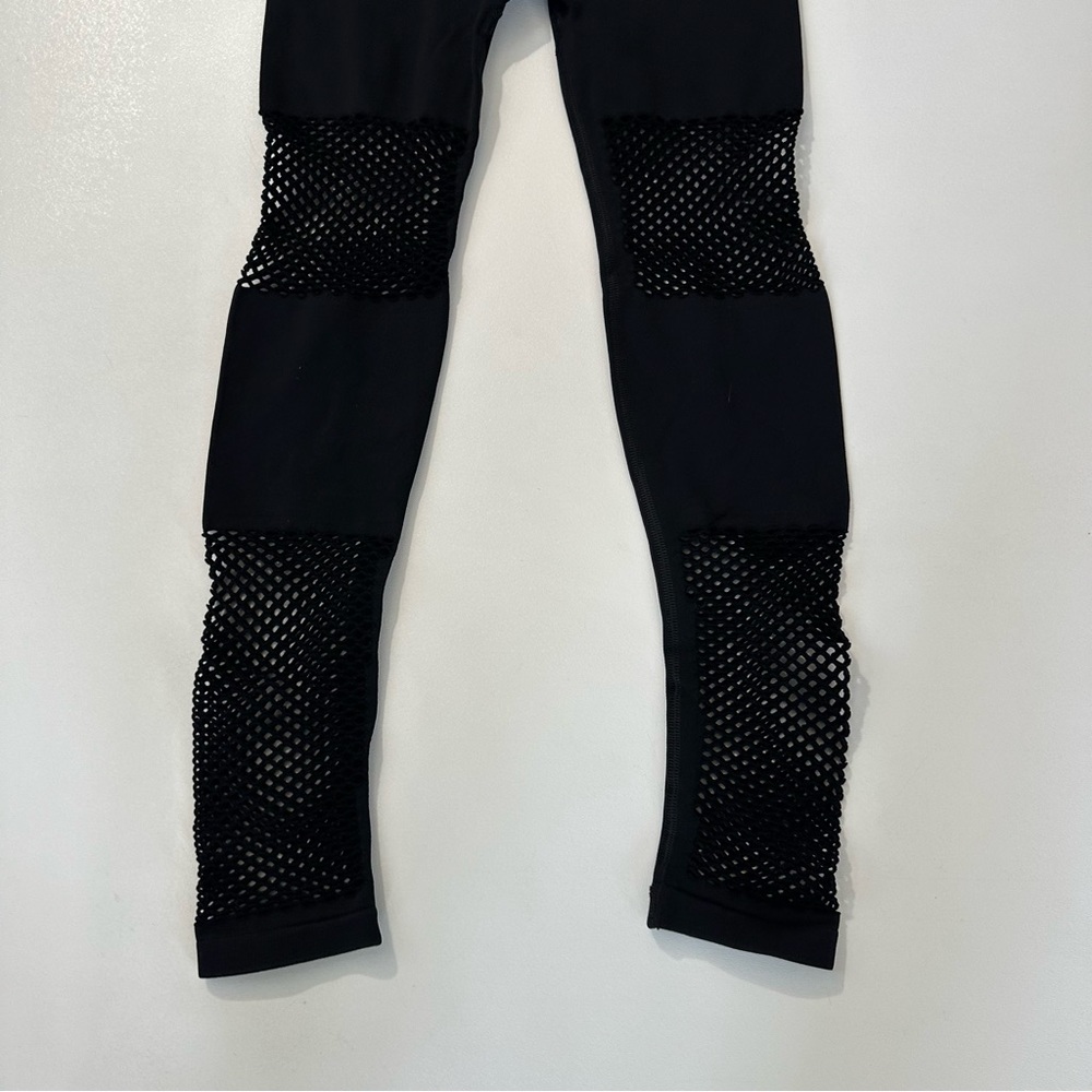 Ivy Park Active Circle Knit Leggings Womens Size S/M Black Fishnet Panels - Picture 10 of 11
